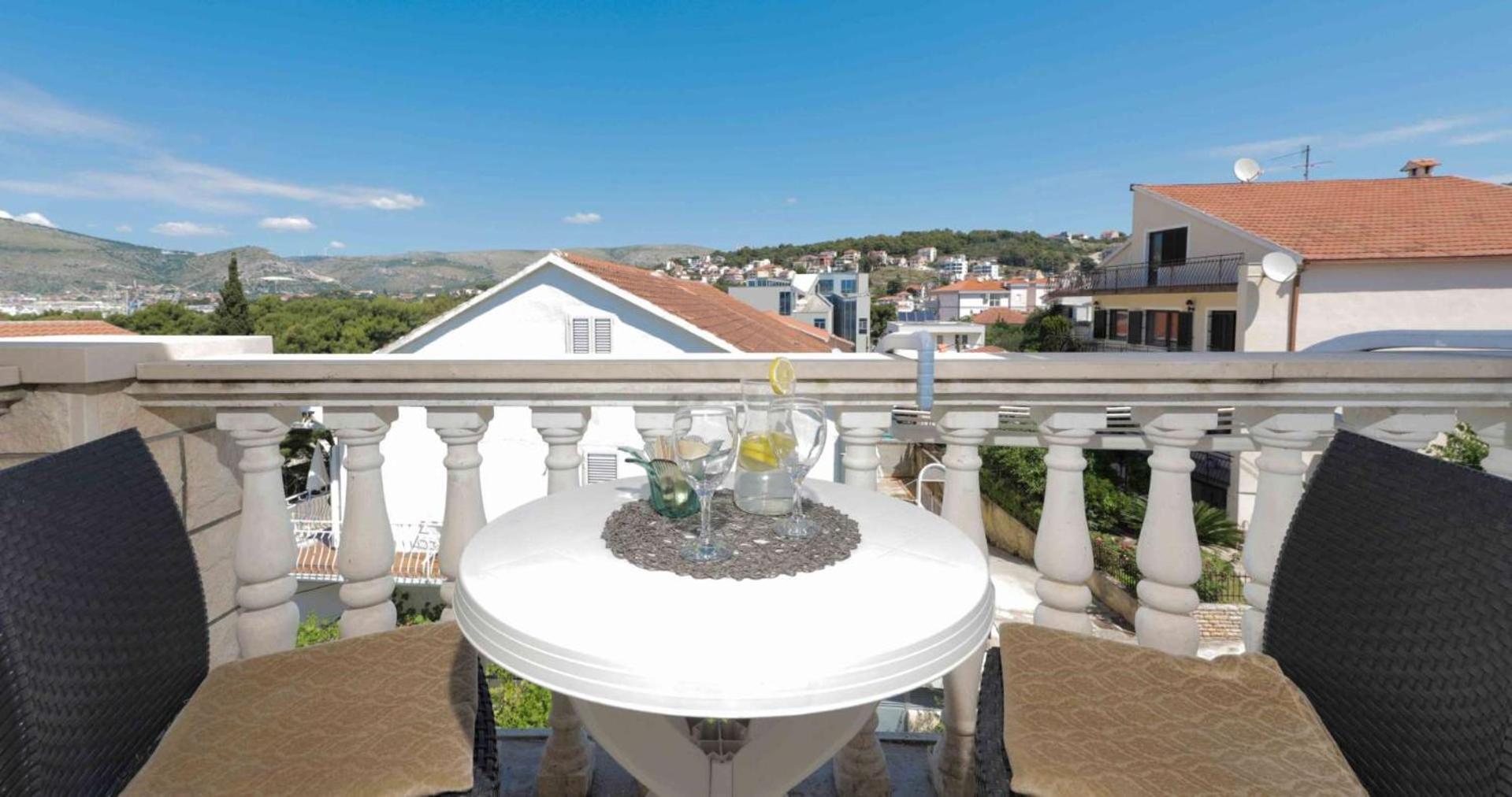 Apartments Lovric Trogir Exterior photo