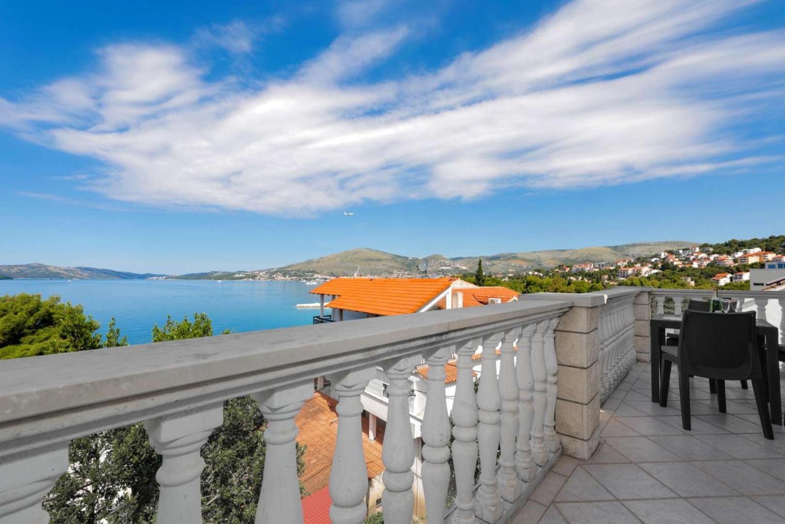 Apartments Lovric Trogir Exterior photo