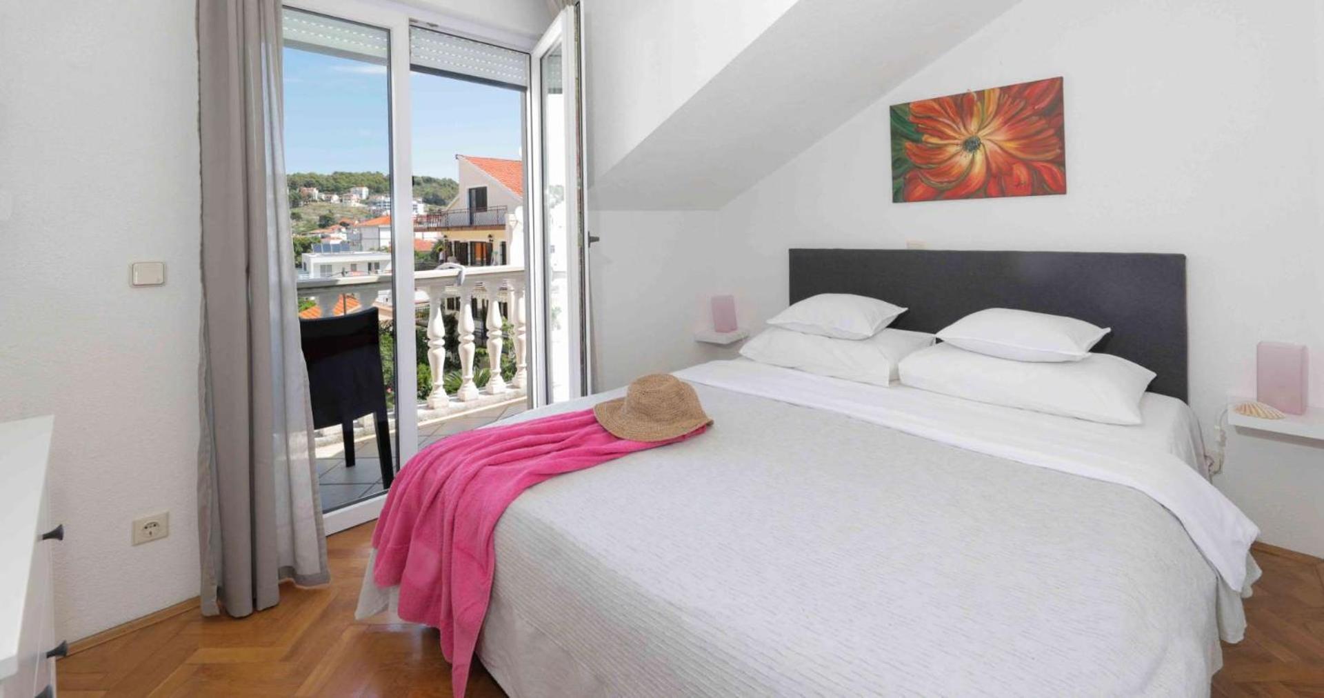 Apartments Lovric Trogir Exterior photo