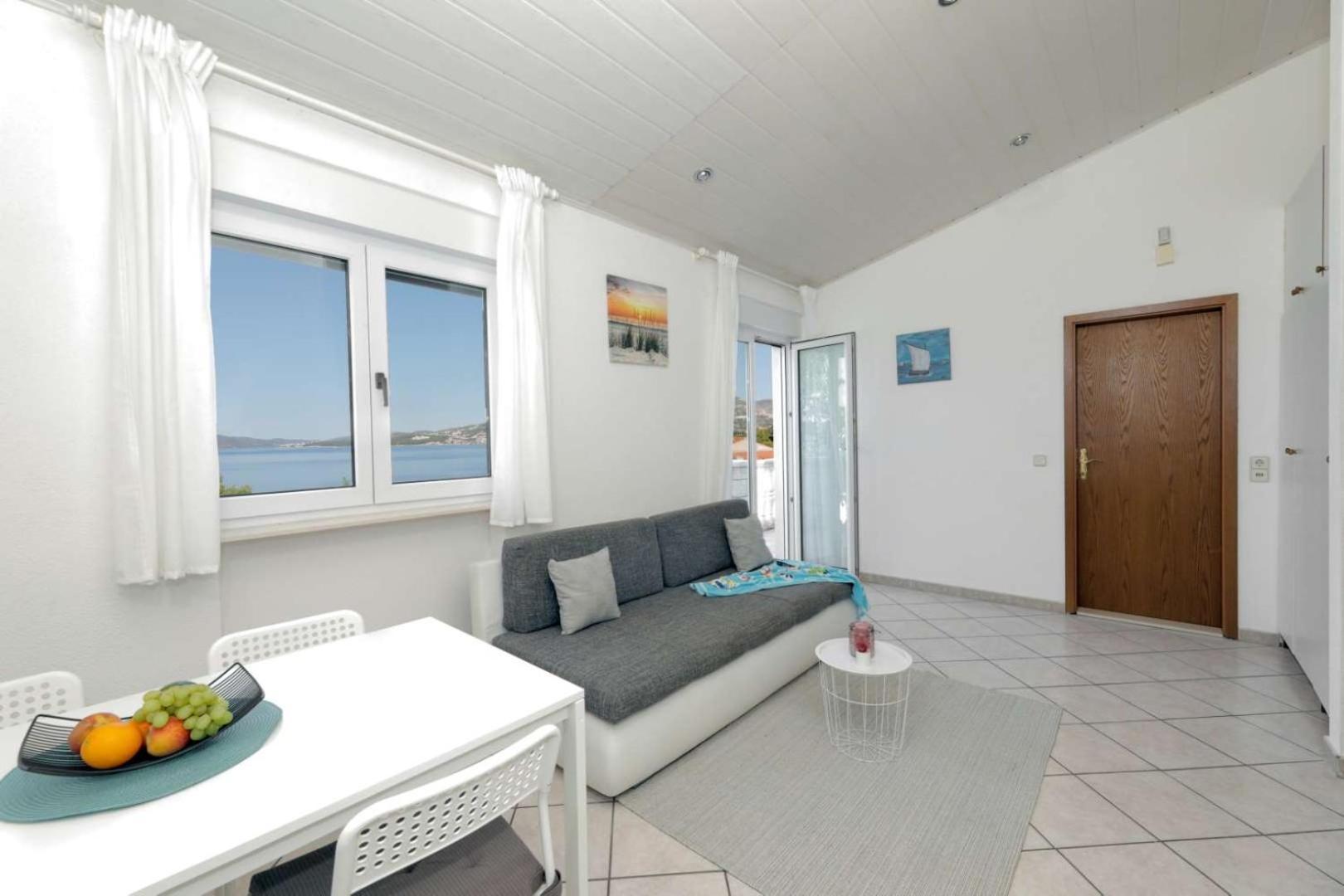 Apartments Lovric Trogir Exterior photo